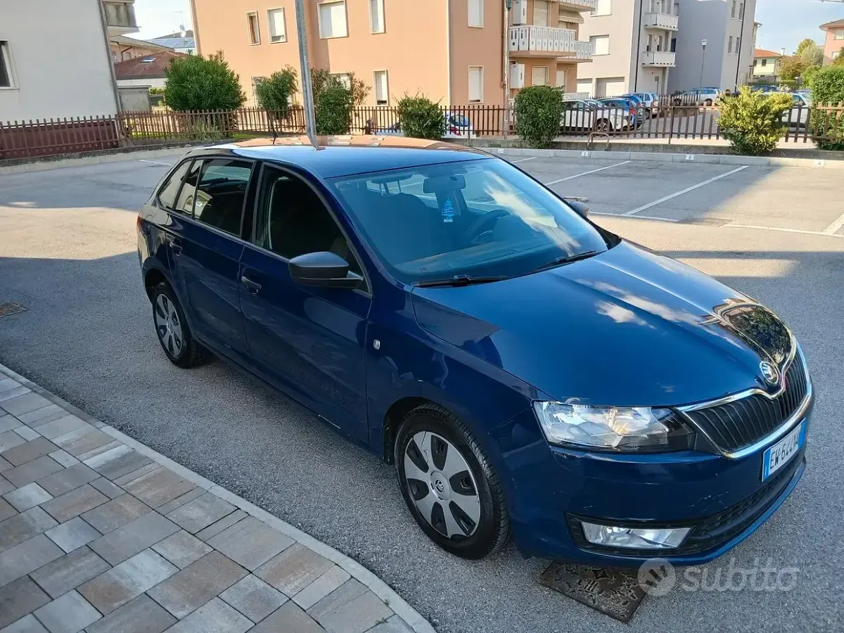 Usata Skoda Rapid Ambition 86 CV (63 kW) 2014 Blu Utilitaria