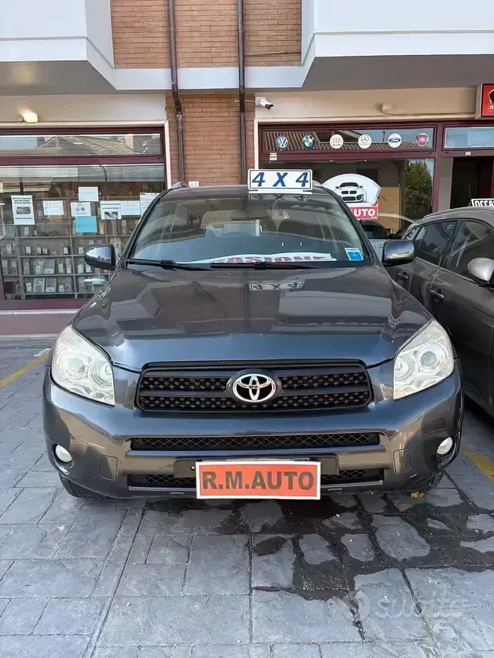 Usata Toyota RAV4 Luxury 136 CV (100 kW) 2007 Grigio SUV