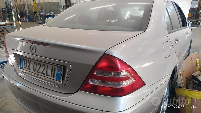 Usata Mercedes C180 139 CV (102 kW) 2001 Grigio Berlina