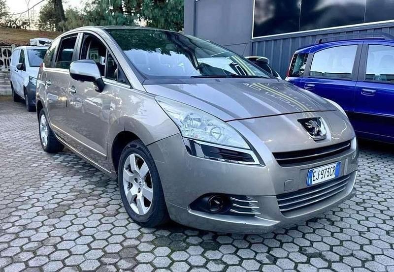 Usata Peugeot 5008 Business-Line 113 CV (83 kW) 2011 Grigio Monovolume