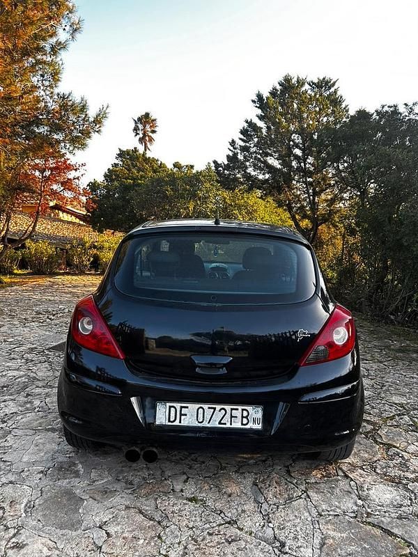 Usata Opel Corsa 90 CV (66 kW) 2007 Nero Utilitaria