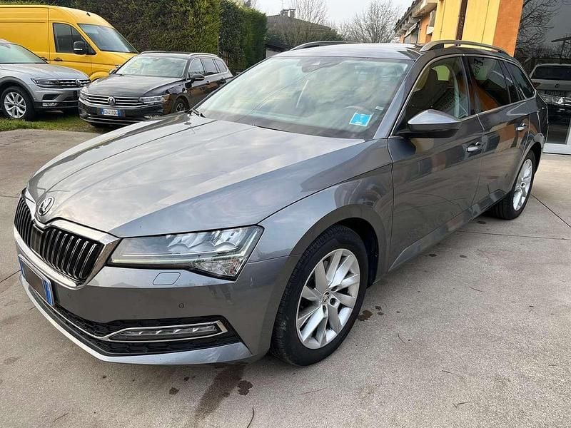 Usata Skoda Superb Style 150 CV (110 kW) 2022 Grigio metallizzato Station wagon