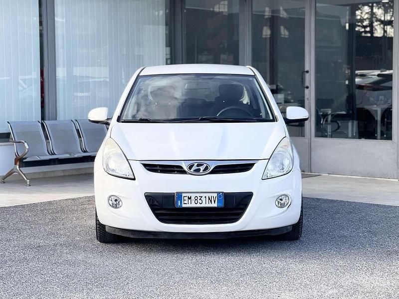 Usata Hyundai i20 78 CV (57 kW) 2012 Bianco Berlina
