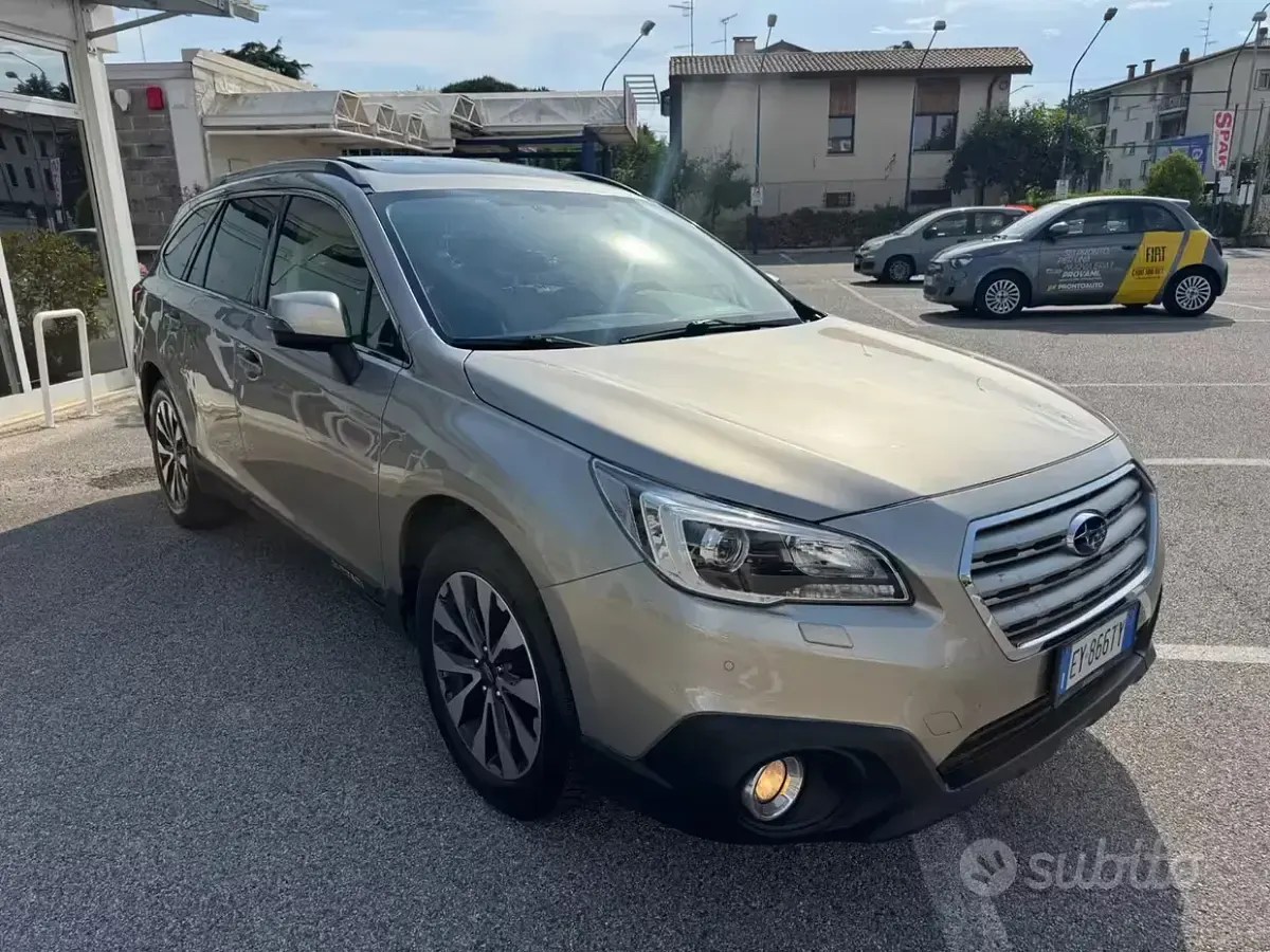 Usata Subaru Outback Exclusive+ 150 CV (110 kW) 2015 Grigio Station wagon