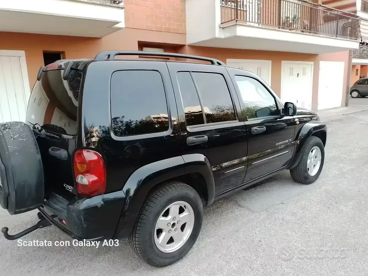 Usata Jeep Cherokee 143 CV (105 kW) 2009 Nero SUV