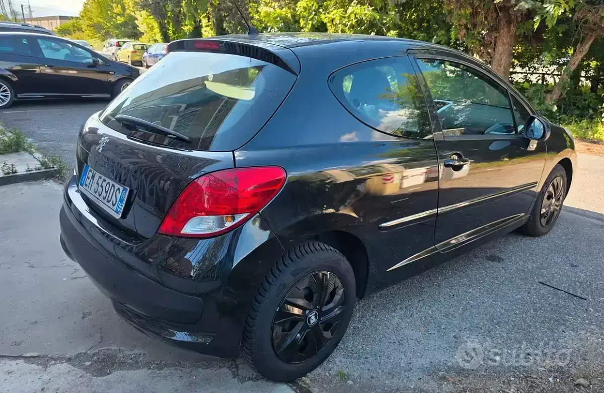 Usata Peugeot 207 68 CV (50 kW) 2012 Nero Berlina