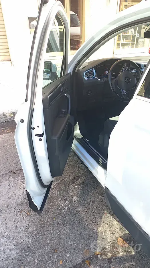 Usata VW Golf Sportsvan 150 CV (110 kW) 2019 Bianco Monovolume