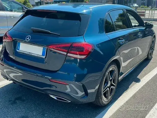 Usata Mercedes A180 Premium 116 CV (85 kW) 2022 Blu Berlina