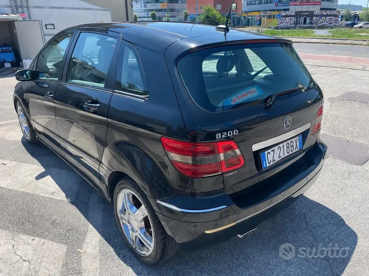 Usata Mercedes B200 140 CV (102 kW) 2005 Nero Monovolume