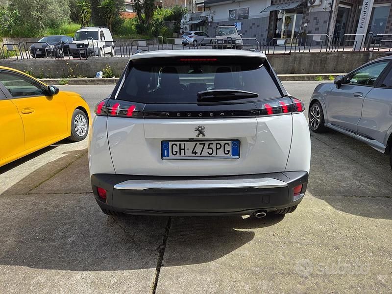 Usata Peugeot 2008 Allure 130 CV (95 kW) 2021 Bianco SUV