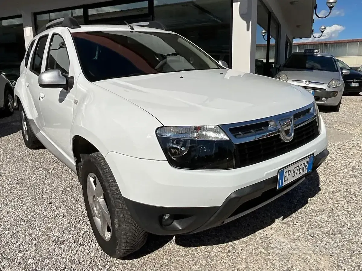 Usata Dacia Duster Lauréate 90 CV (66 kW) 2013 Bianco SUV