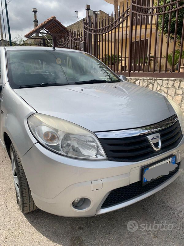 Usata Dacia Sandero 75 CV (55 kW) 2010 Utilitaria