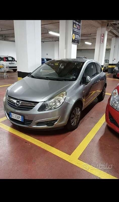 Usata Opel Corsa Enjoy 75 CV (55 kW) 2010 Argento Utilitaria