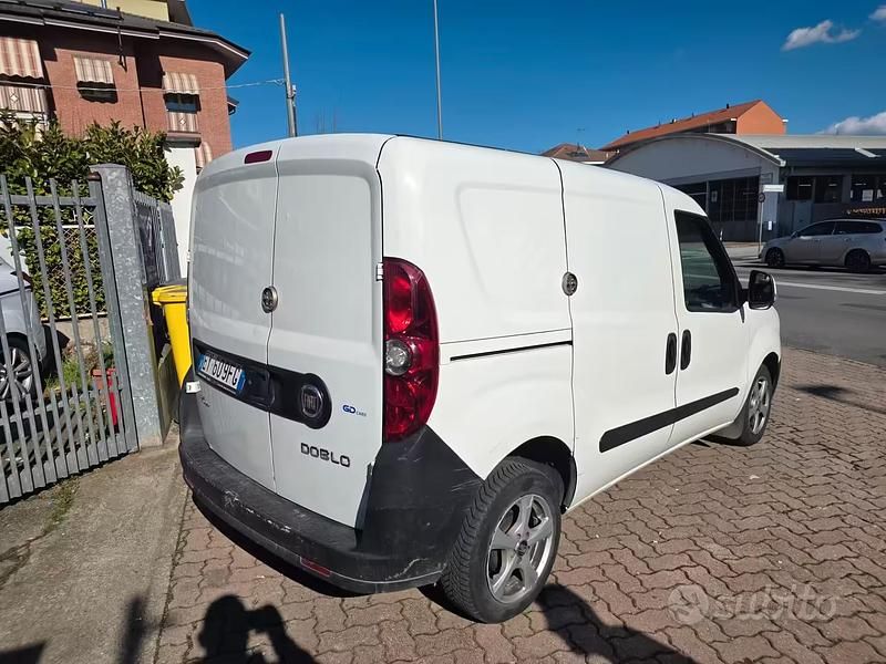 Usata Fiat Doblò Active 105 CV (77 kW) 2014 Bianco Monovolume