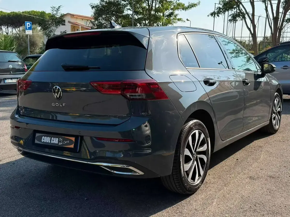 Usata VW Golf VIII Style 131 CV (96 kW) 2021 Grigio Berlina