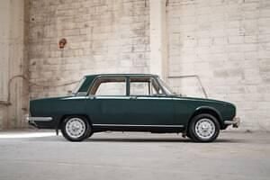 Usata Alfa Romeo 1750 113 CV (83 kW) 1970 Verde Berlina