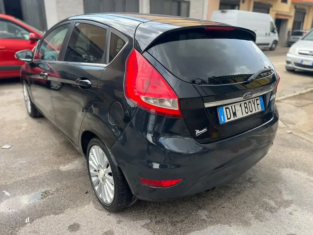 Usata Ford Fiesta 92 CV (67 kW) 2010 Nero Berlina