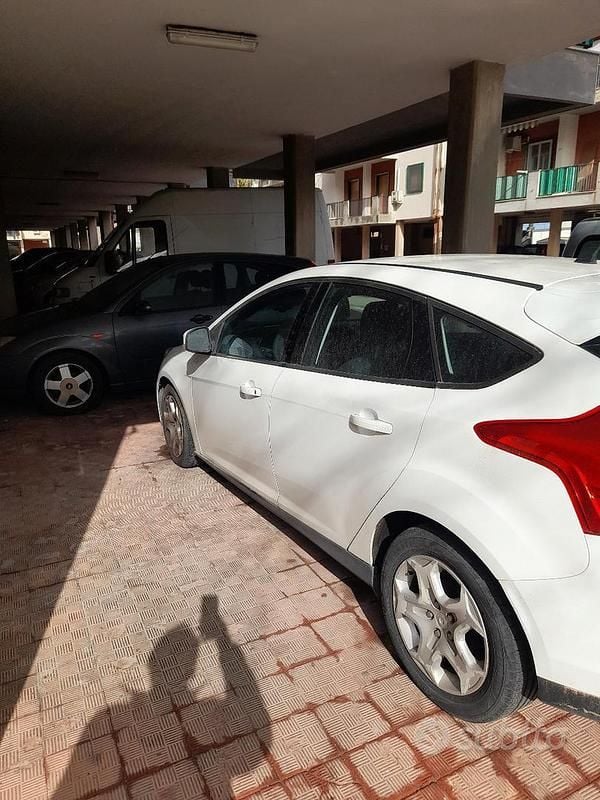 Usata Ford Focus 105 CV (77 kW) 2013 Bianco Berlina