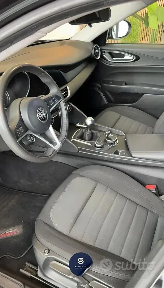 Usata Alfa Romeo Giulia 150 CV (110 kW) 2016 Nero Berlina