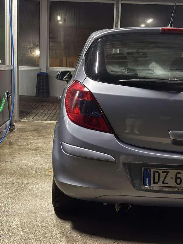 Usata Opel Corsa Enjoy 80 CV (58 kW) 2009 Berlina