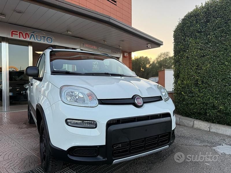 Usata Fiat Panda 4x4 S 86 CV (63 kW) 2020 Bianco Utilitaria