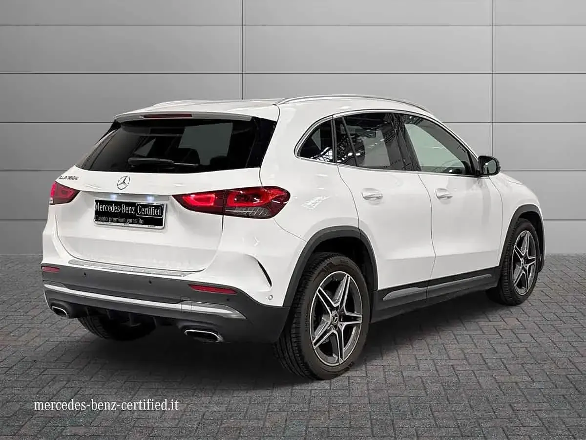 Usata Mercedes GLA180 Premium 116 CV (85 kW) 2023 Grigio medio metallizzato SUV