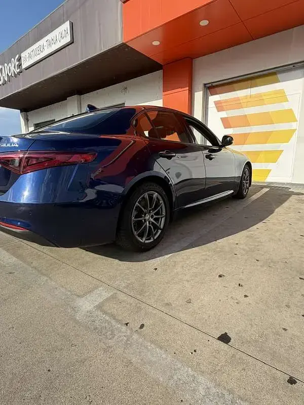 Usata Alfa Romeo Giulia Executive 160 CV (117 kW) 2019 Blu/azzurro Berlina