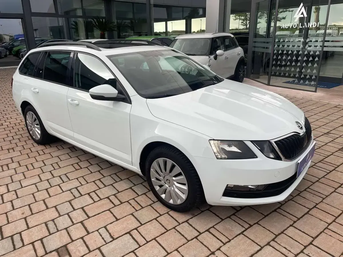 Usata Skoda Octavia Active 110 CV (80 kW) 2018 Bianco Station wagon