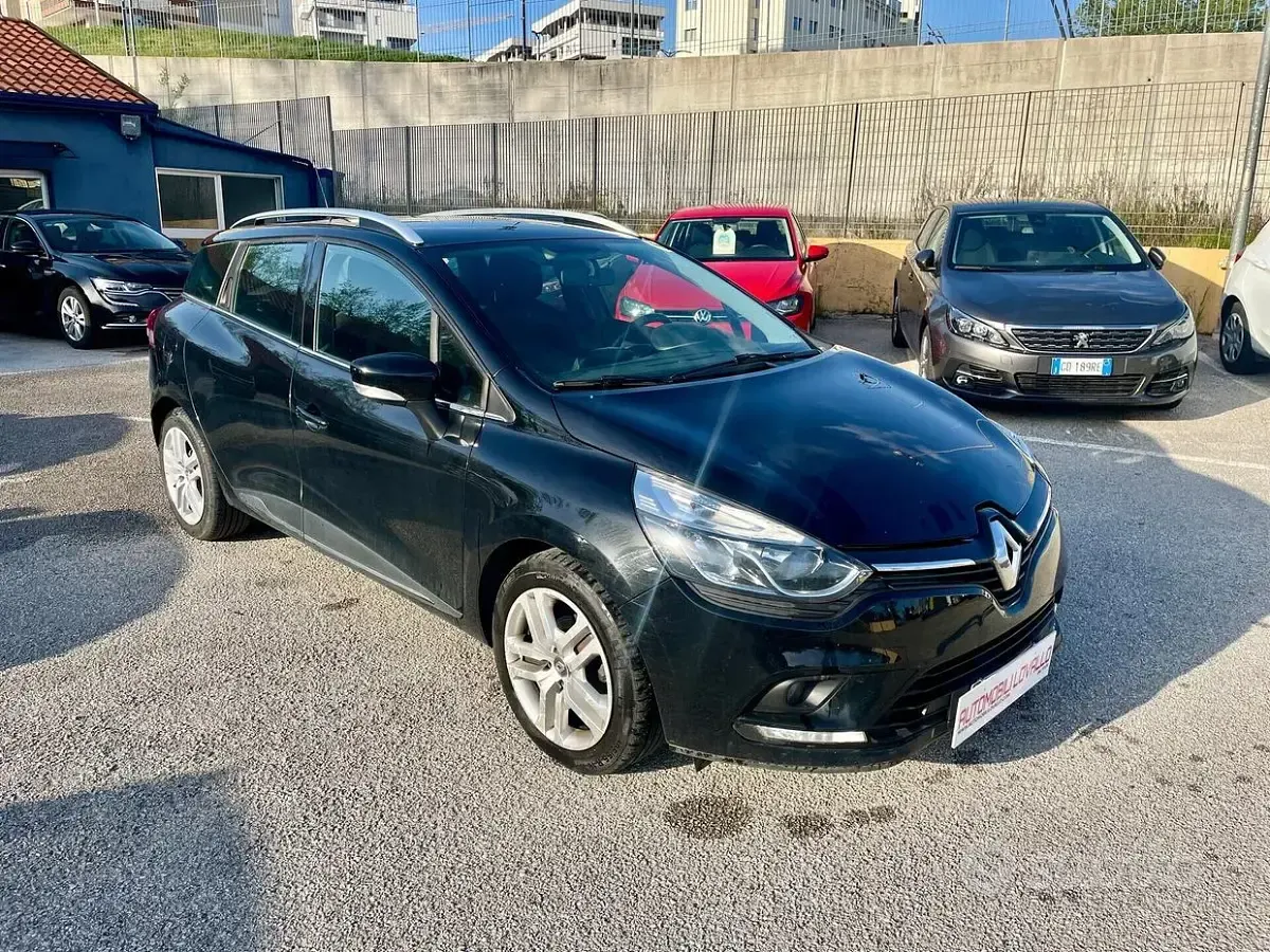 Usata Renault Clio 90 CV (66 kW) 2018 Nero Station wagon