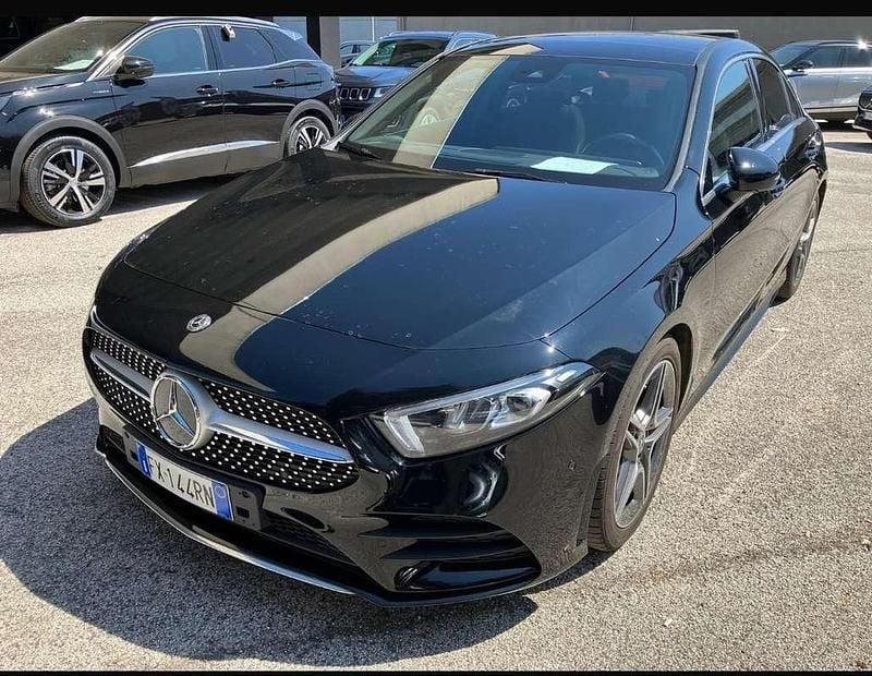 Usata 2019 Mercedes A180 Premium Tre volumi | 22.500 € (Cara) - Immagine 1/4