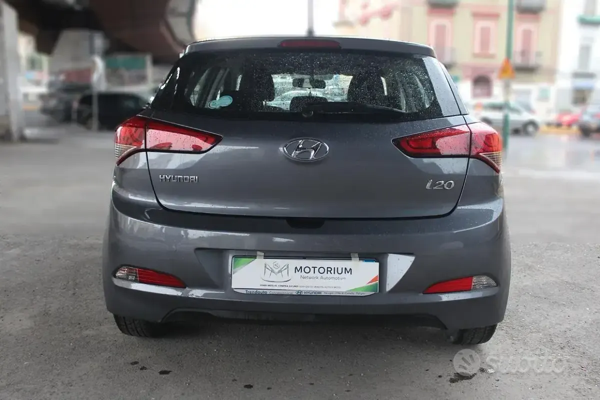 Usata Hyundai i20 Blackline 75 CV (55 kW) 2017 Grigio Berlina