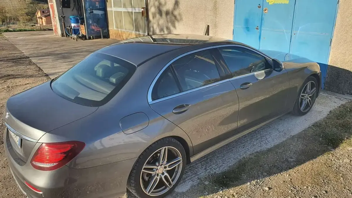 Usata Mercedes E220 AMG line 194 CV (142 kW) 2016 Berlina