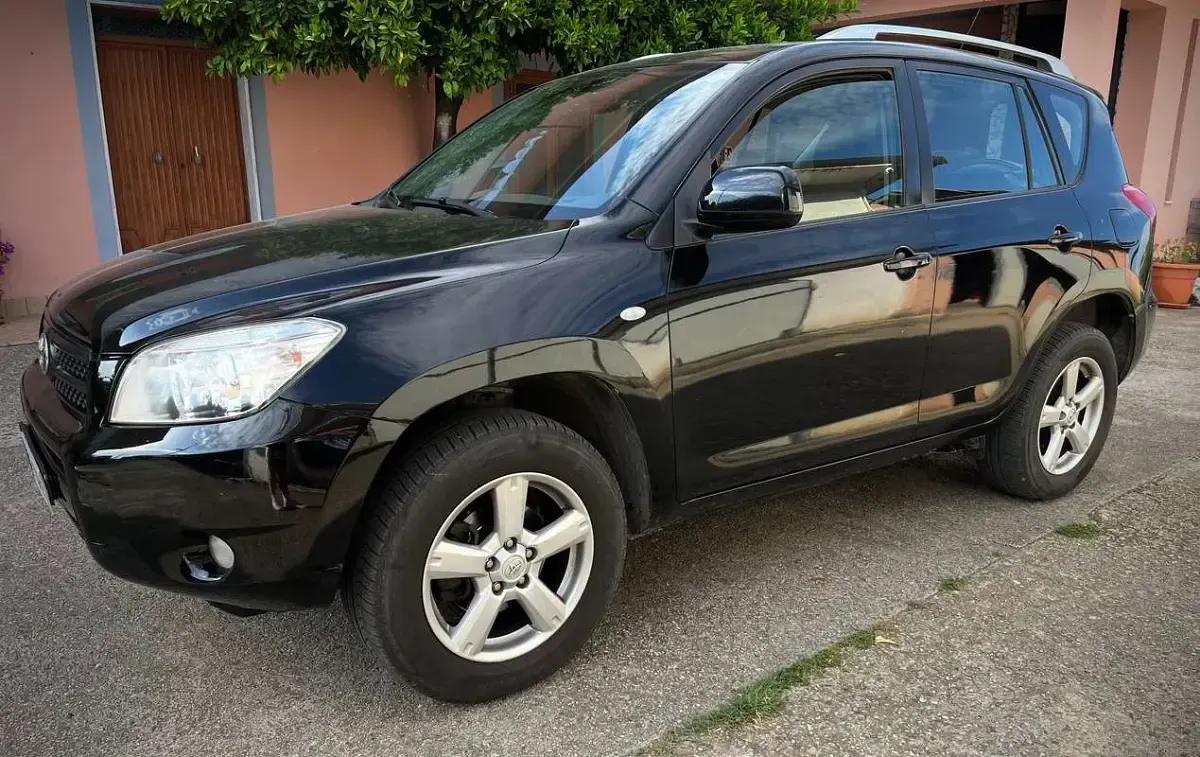 Usata Toyota RAV4 136 CV (100 kW) 2007 Nero SUV