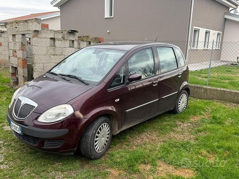 Rosso Usata 2007 Lancia Musa Monovolume | 1800 € (Super prezzo) - Immagine 1/4