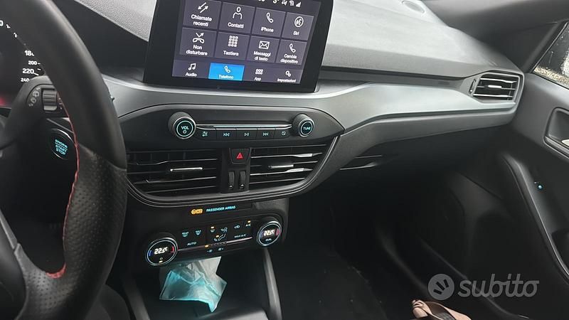 Usata Ford Focus 125 CV (91 kW) 2023 Grigio Berlina