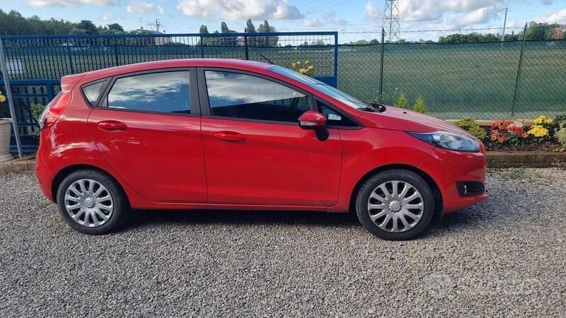 Usata Ford Fiesta 60 CV (44 kW) 2016 Rosso Utilitaria