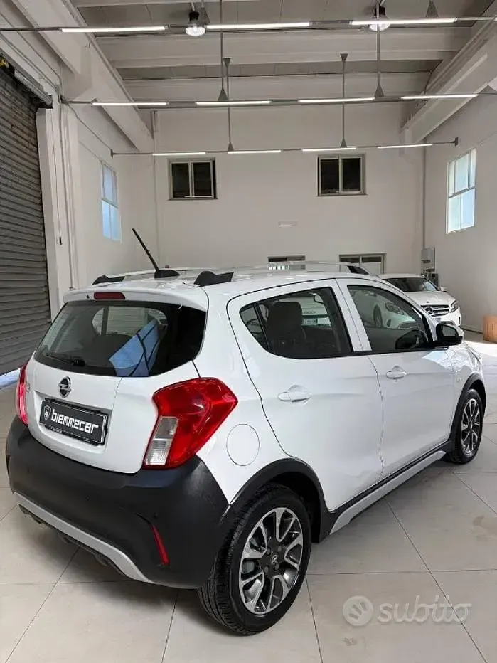 Usata Opel Karl Rocks 73 CV (53 kW) 2018 Bianco Utilitaria