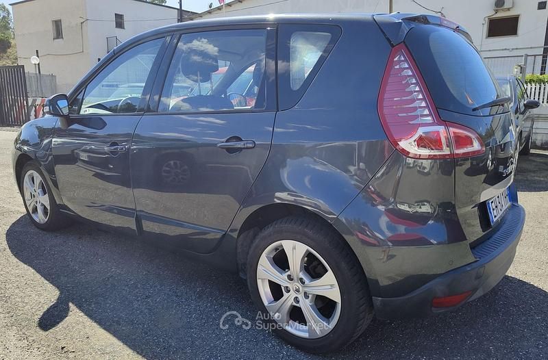 Usata Renault Scénic III 131 CV (96 kW) 2011 Gray Monovolume