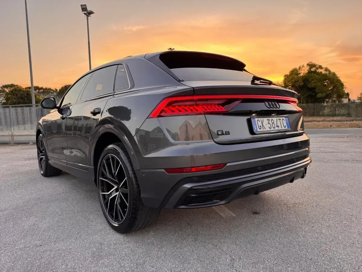 Usata Audi Q8 S-line plus 340 CV (250 kW) 2022 Grigio SUV