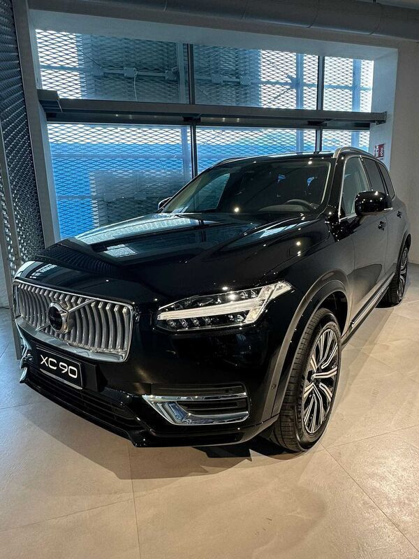 Nero Nuova 2025 Volvo XC90 SUV | 59.900 € (Super prezzo) - Immagine 1/4