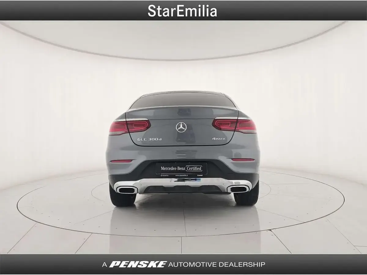 Usata Mercedes GLC300 245 CV (180 kW) 2022 Grigio SUV