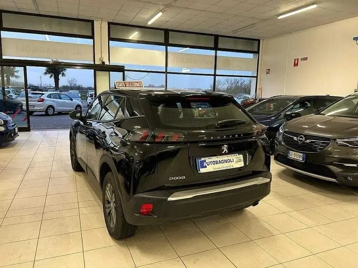 Usata Peugeot 2008 Active 101 CV (74 kW) 2022 Nero SUV