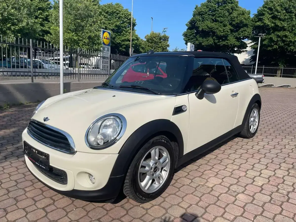 Usata Mini One Cabriolet 98 CV (72 kW) 2013 Beige Cabrio