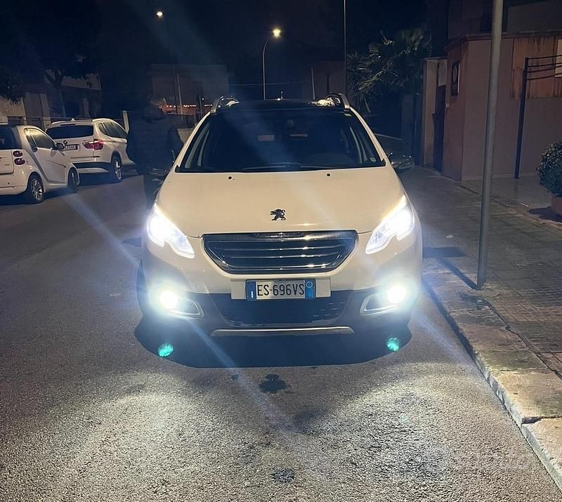 Usata Peugeot 2008 Allure 92 CV (67 kW) 2014 Bianco SUV