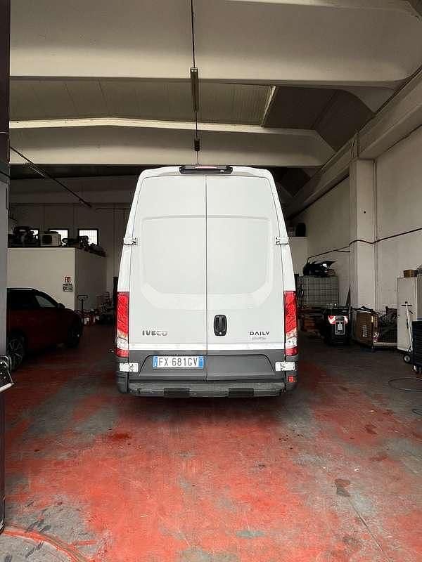 Usata Iveco Daily 136 CV (100 kW) 2019 Bianco Furgone