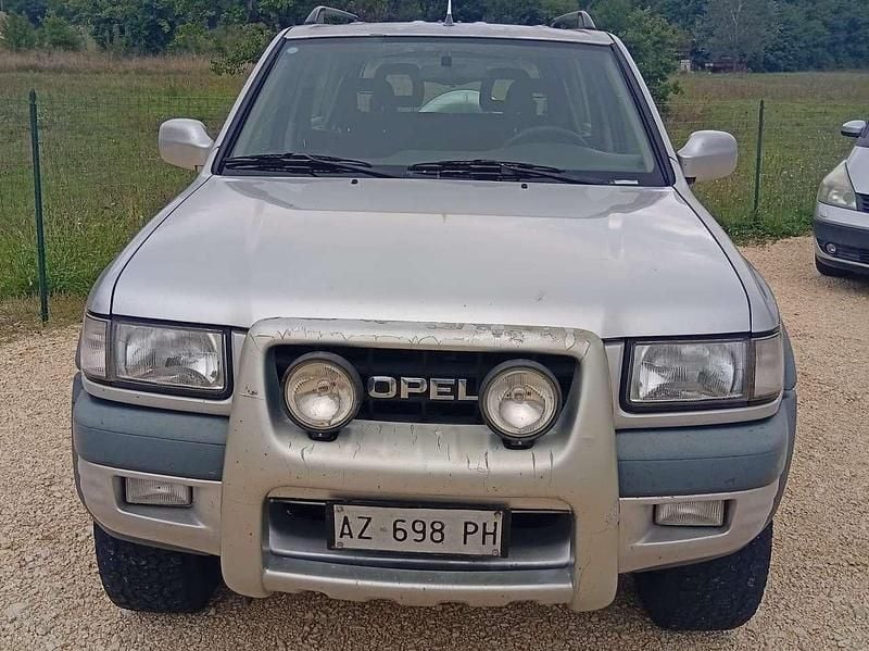 Grigio Usata 1999 Opel Frontera Sport SUV | 4300 € (Buon prezzo) - Immagine 1/4
