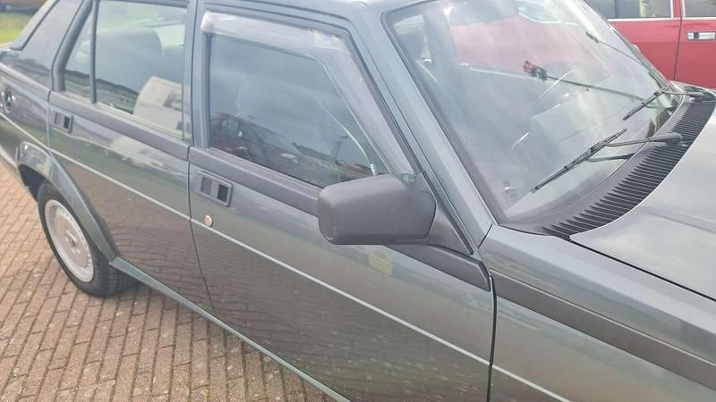 Usata Alfa Romeo 75 148 CV (108 kW) 1989 Berlina