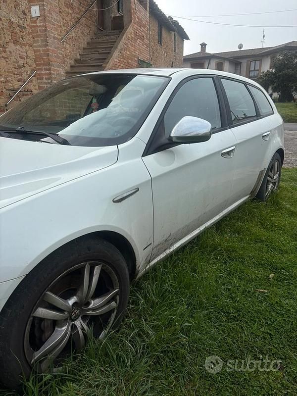 Usata Alfa Romeo 159 120 CV (88 kW) 2011 Bianco Berlina