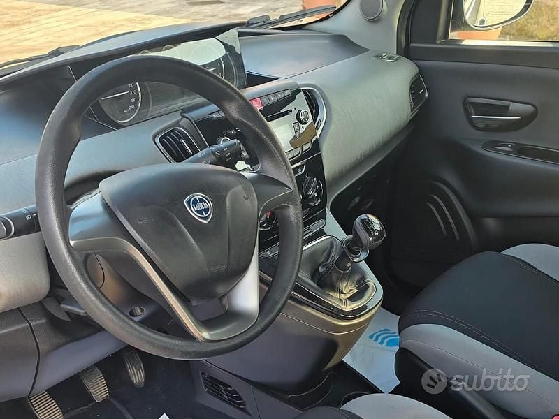 Usata Lancia Ypsilon Gold 86 CV (63 kW) 2013 Grigio Utilitaria