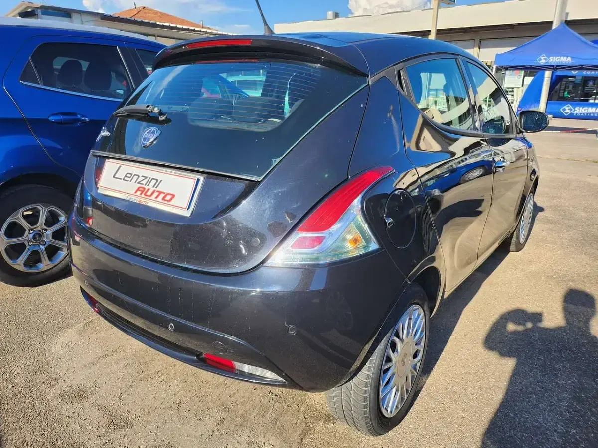 Usata Lancia Ypsilon Gold 69 CV (50 kW) 2018 Nero Utilitaria